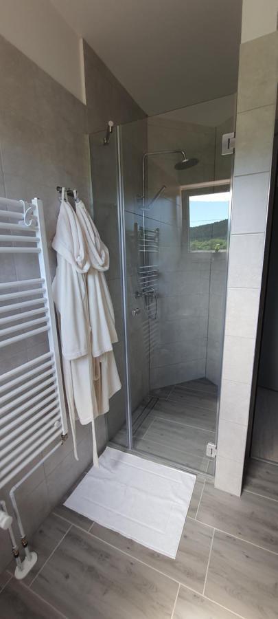 Apartmani Fenestra Tesla I Faust Otocac Exterior photo